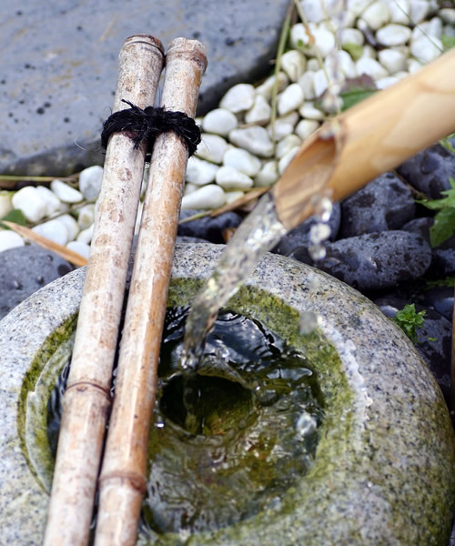 Japanese Garden Bamboo Water Fountain - Bamboo Water Spout Feature with Round Stone